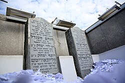 The matzeivos of the Rebbe (left) and the Frierdiker Rebbe (right)
